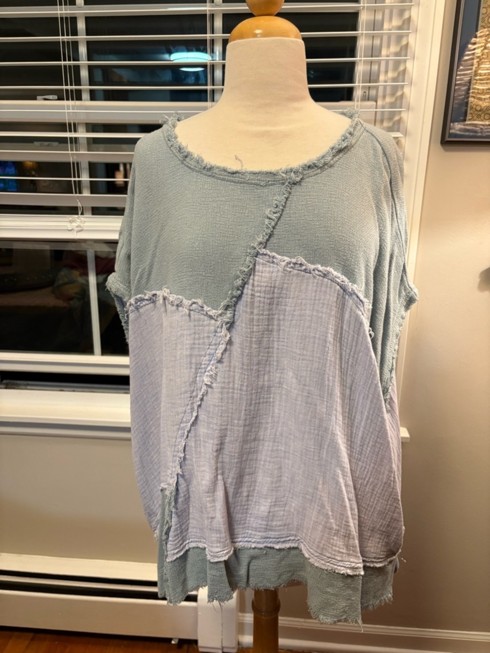 Oli & Hali Two Toned Mixed Fabric Top  (Size M)